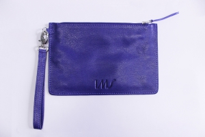 Necessaire azul em couro com alça