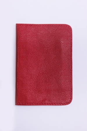 Porta passaporte vermelho em couro 