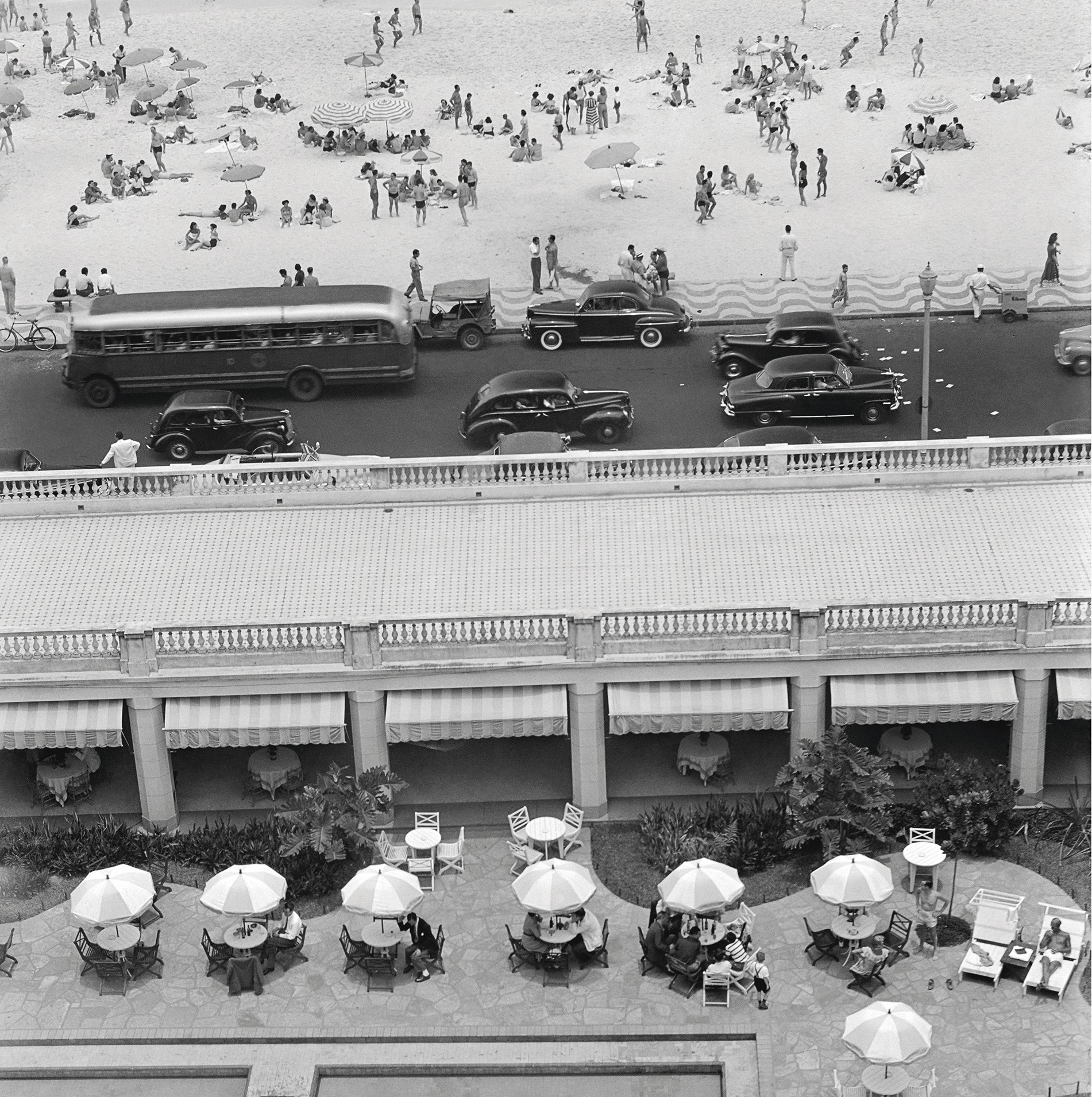 Praia de Copacabana, década de 1950 - Rio de Janeiro - RJ